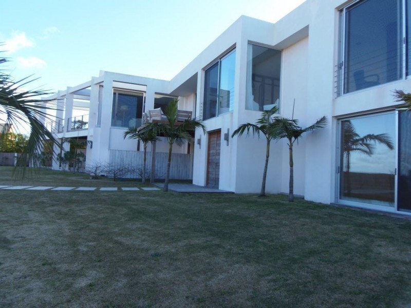 Casa en alquiler en Montoya a pasos del agua. La Barra